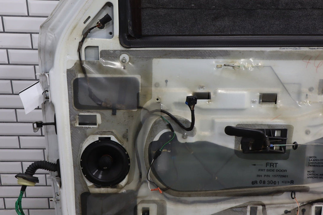 99 - 07 Chevy GMC Truck SUV GMT800 Passenger Right Front Door Summit White 50U