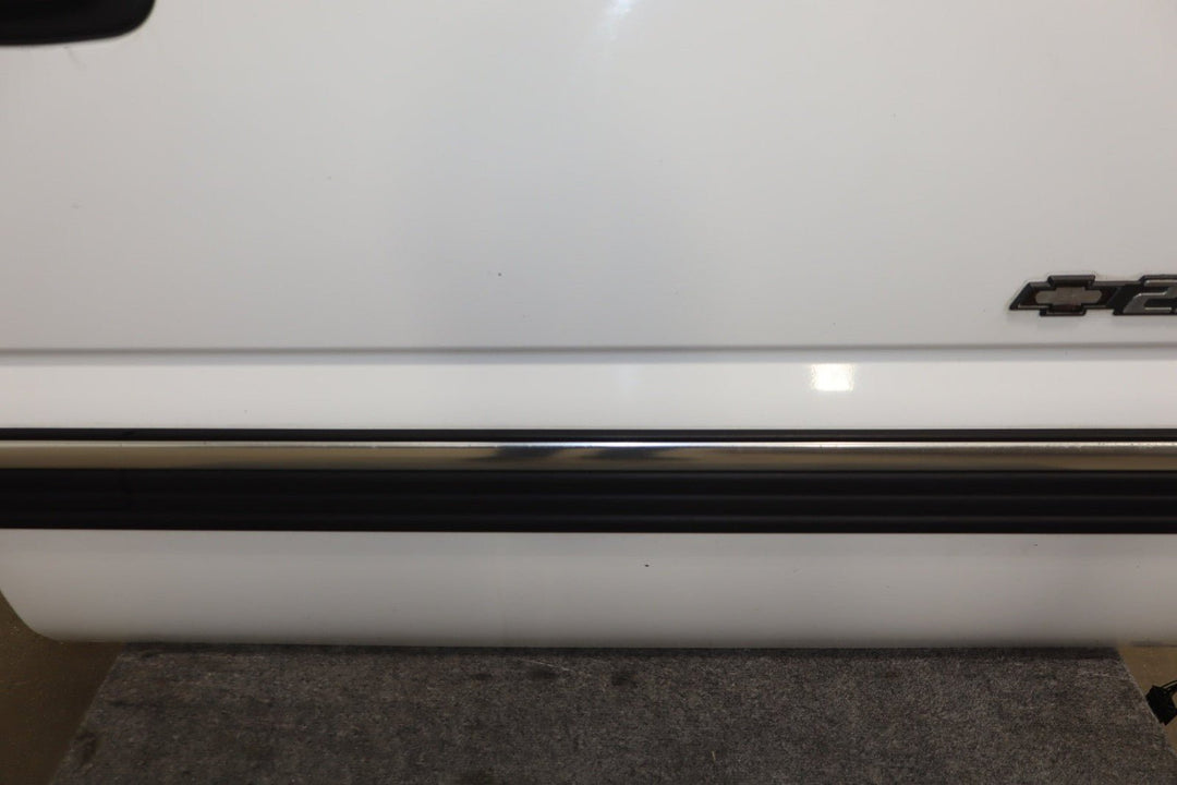 99 - 07 Chevy GMC Truck SUV GMT800 Passenger Right Front Door Summit White 50U