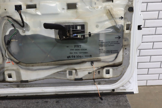 99 - 07 Chevy GMC Truck SUV GMT800 Passenger Right Front Door Summit White 50U