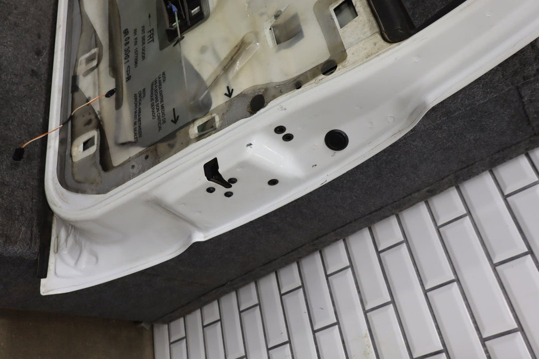 99 - 07 Chevy GMC Truck SUV GMT800 Passenger Right Front Door Summit White 50U