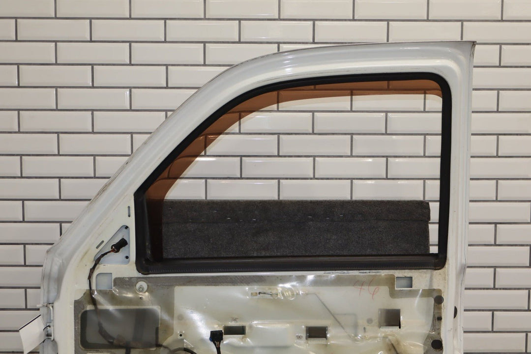 99 - 07 Chevy GMC Truck SUV GMT800 Passenger Right Front Door Summit White 50U