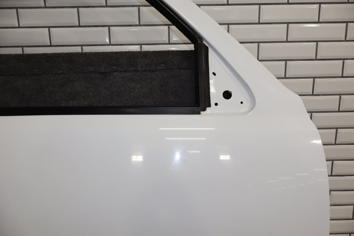 99-07 Chevy GMC Truck SUV GMT800 Right Front Door