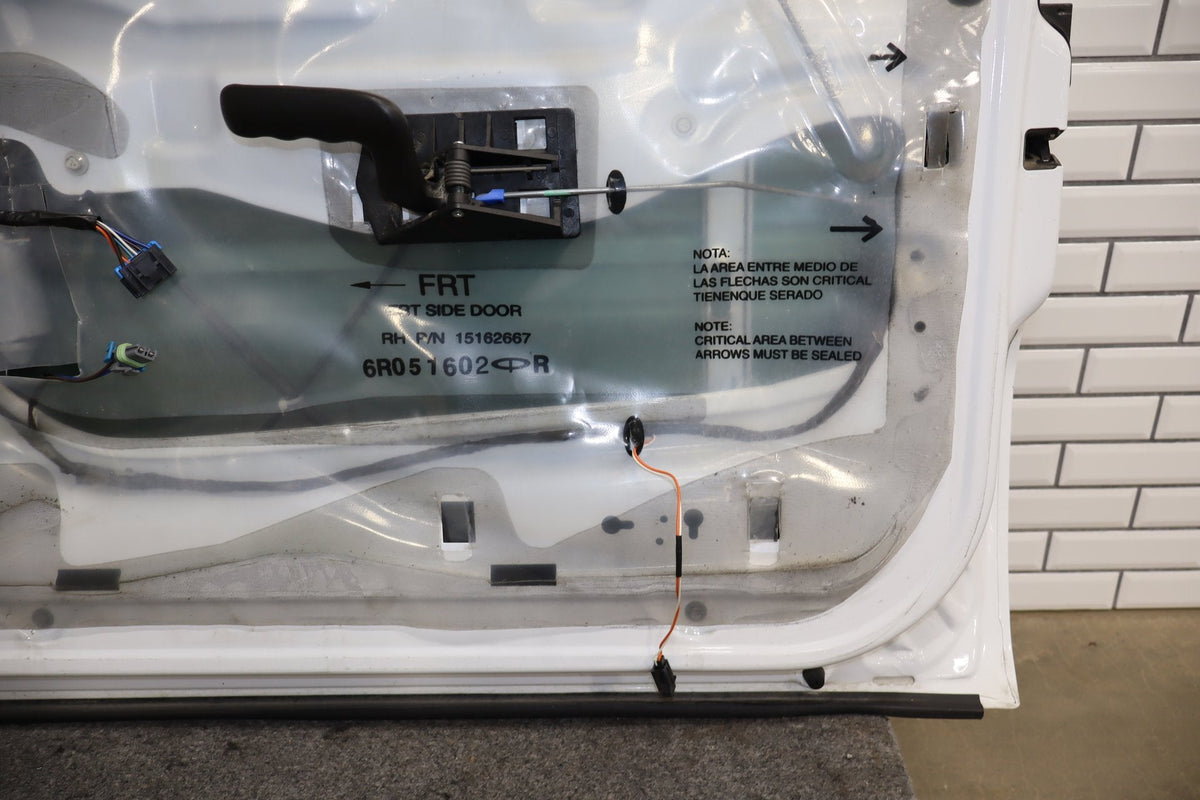 99-07 Chevy GMC Truck SUV GMT800 Right Front Door