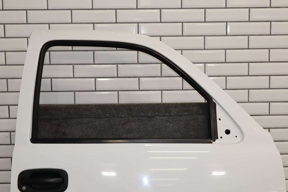 99-07 Chevy GMC Truck SUV GMT800 Right Front Door