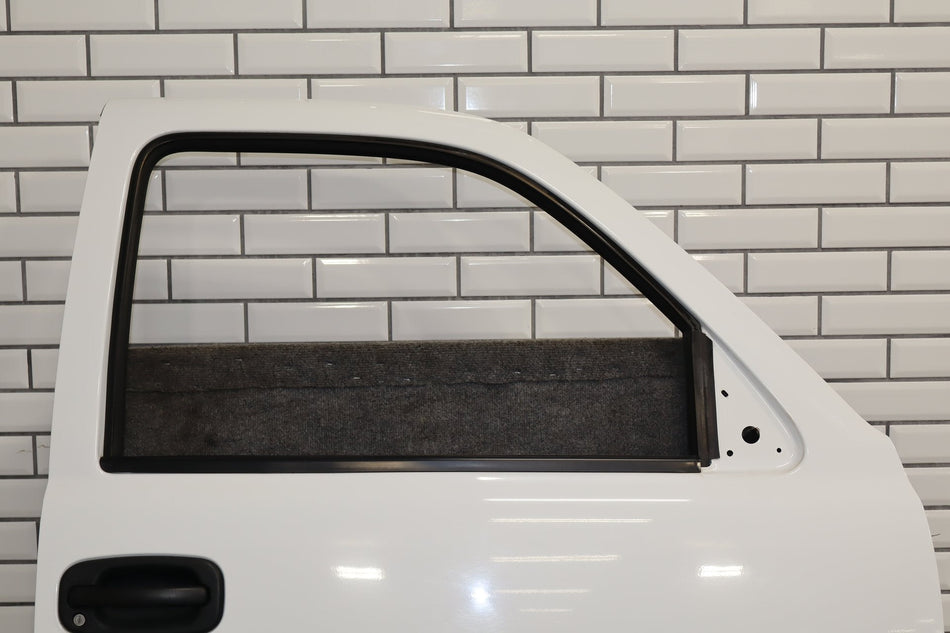99-07 Chevy GMC Truck SUV GMT800 Right Front Door