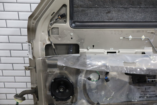 99 - 07 Chevy GMC Truck SUV GMT800 Right Front Door