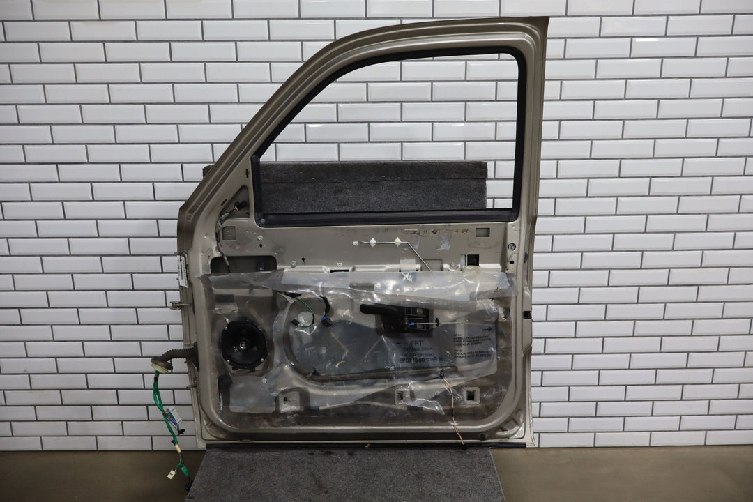99 - 07 Chevy GMC Truck SUV GMT800 Right Front Door