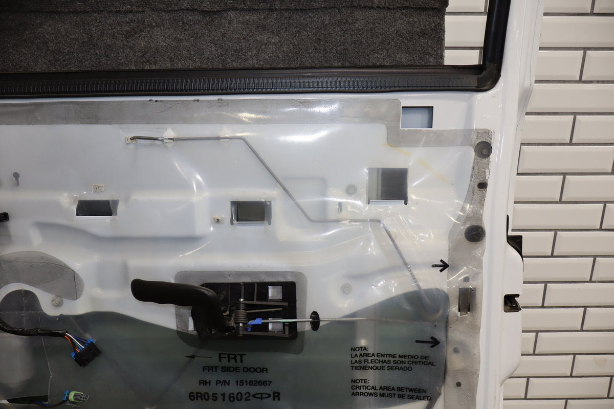 99-07 Chevy GMC Truck SUV GMT800 Right Front Door