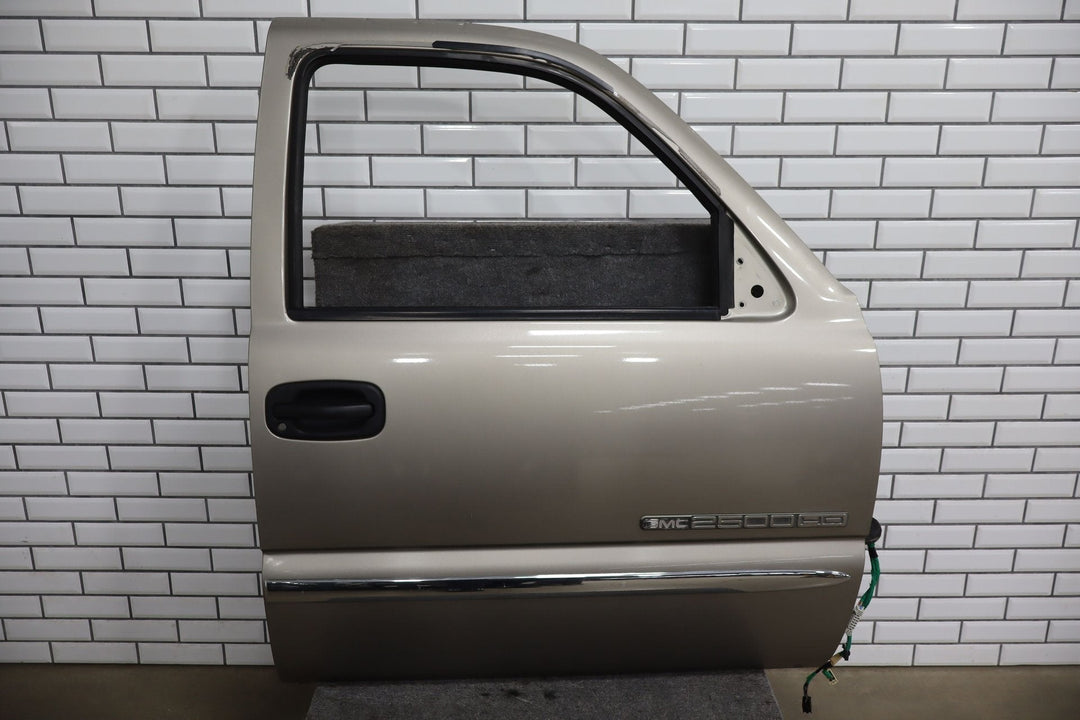 99 - 07 Chevy GMC Truck SUV GMT800 Right Front Door