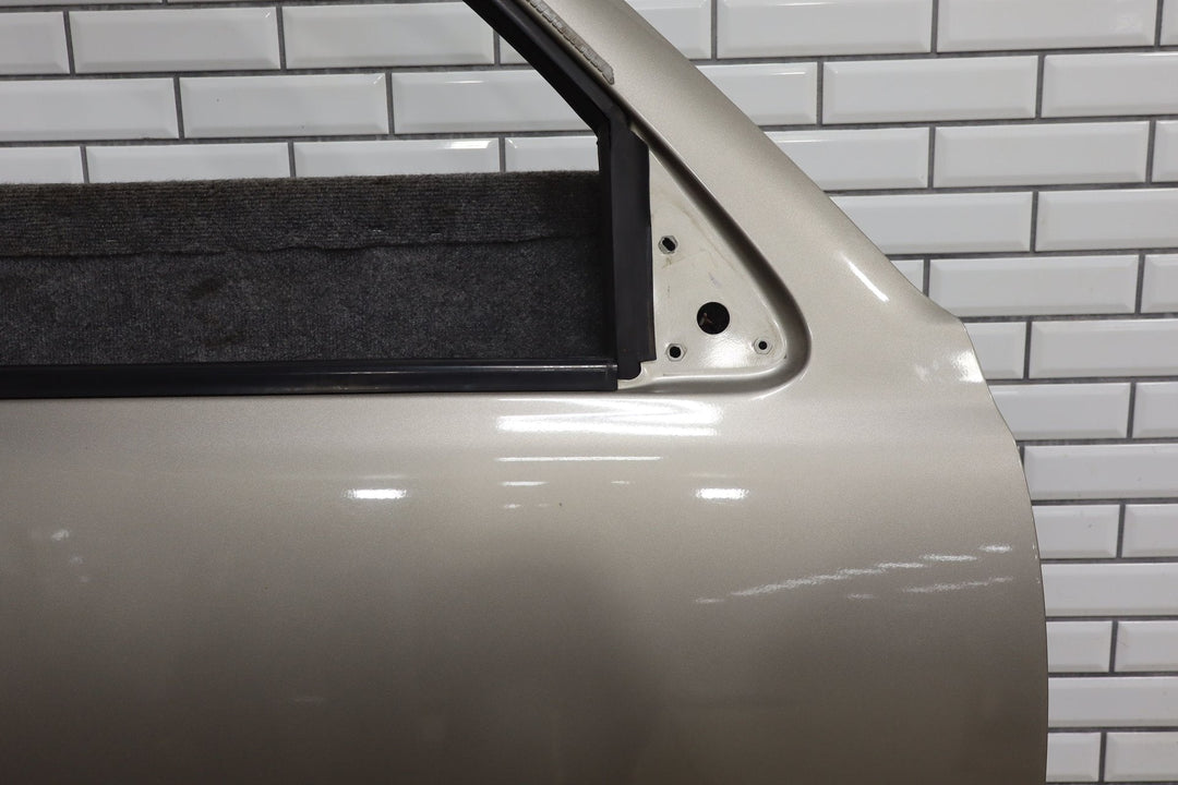 99 - 07 Chevy GMC Truck SUV GMT800 Right Front Door