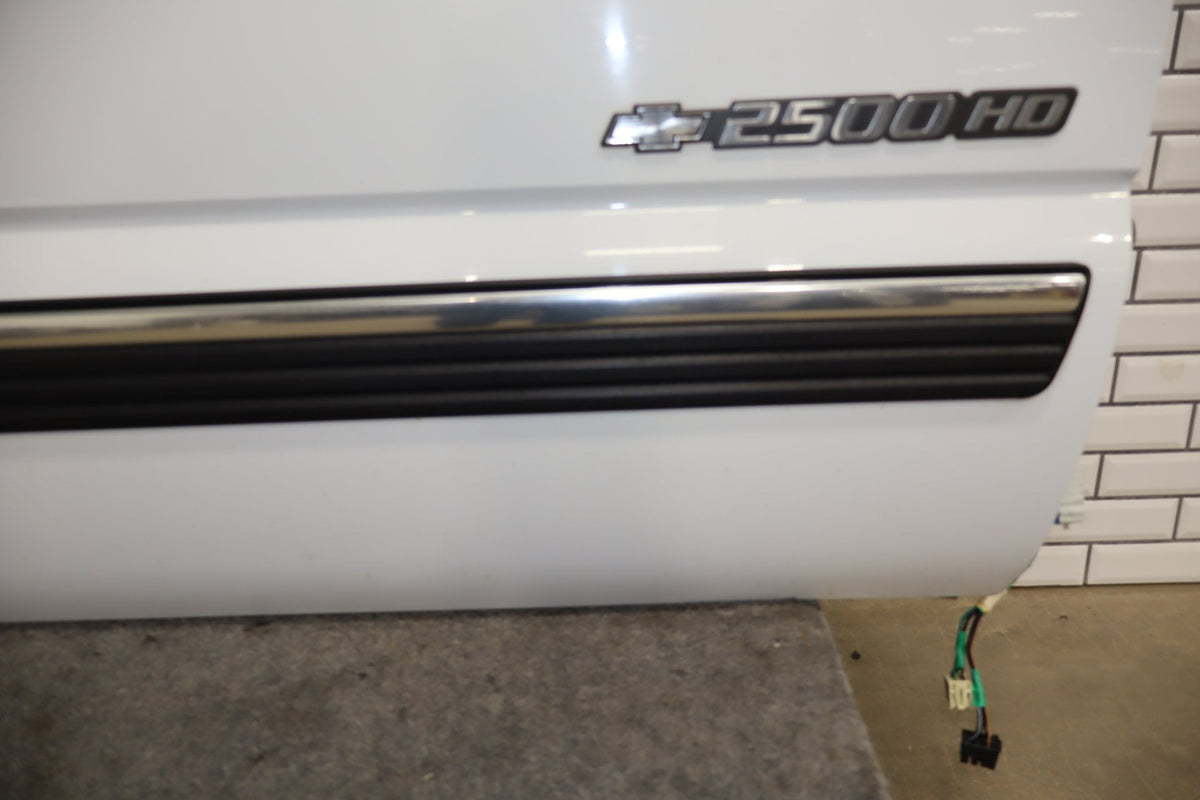 99-07 Chevy GMC Truck SUV GMT800 Right Front Door