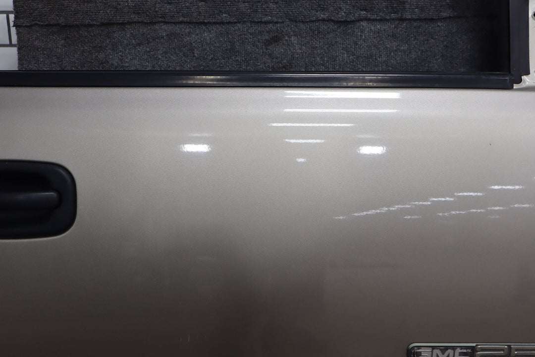 99 - 07 Chevy GMC Truck SUV GMT800 Right Front Door