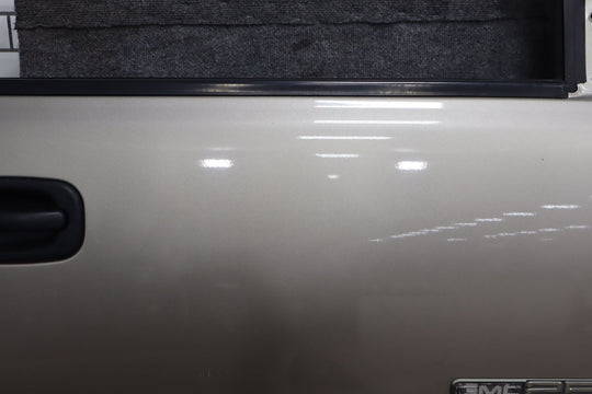 99 - 07 Chevy GMC Truck SUV GMT800 Right Front Door