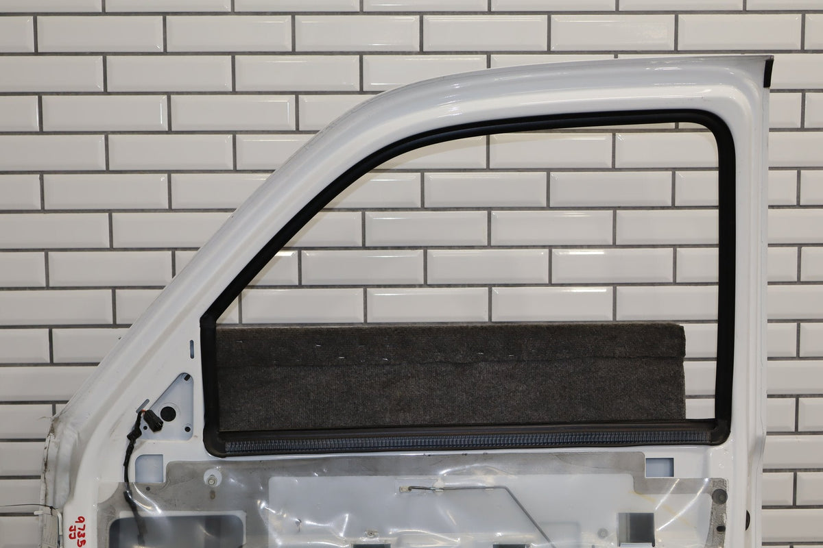 99-07 Chevy GMC Truck SUV GMT800 Right Front Door