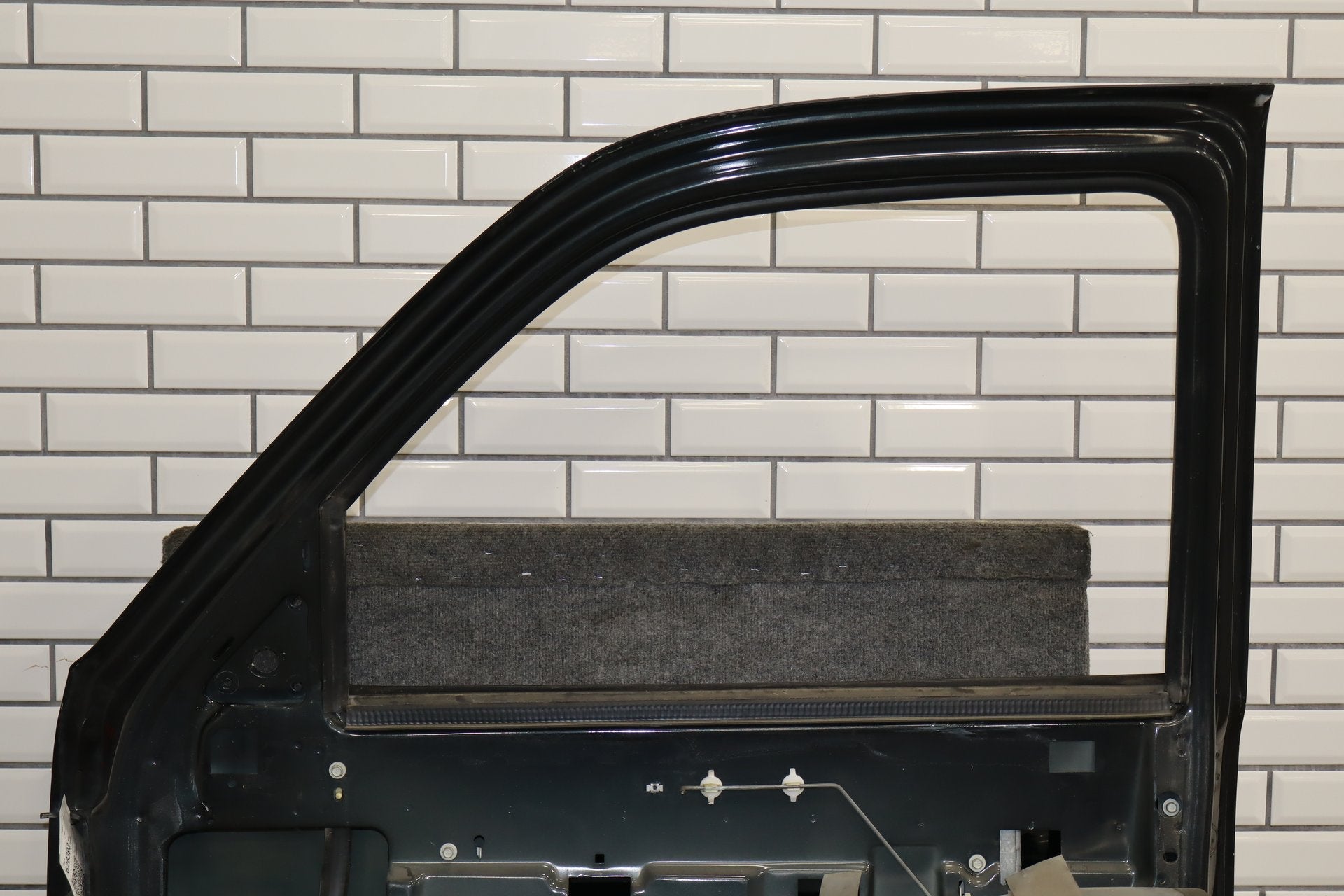 99-07 Chevy GMC Truck SUV GMT800 Right Front Door Black 41U