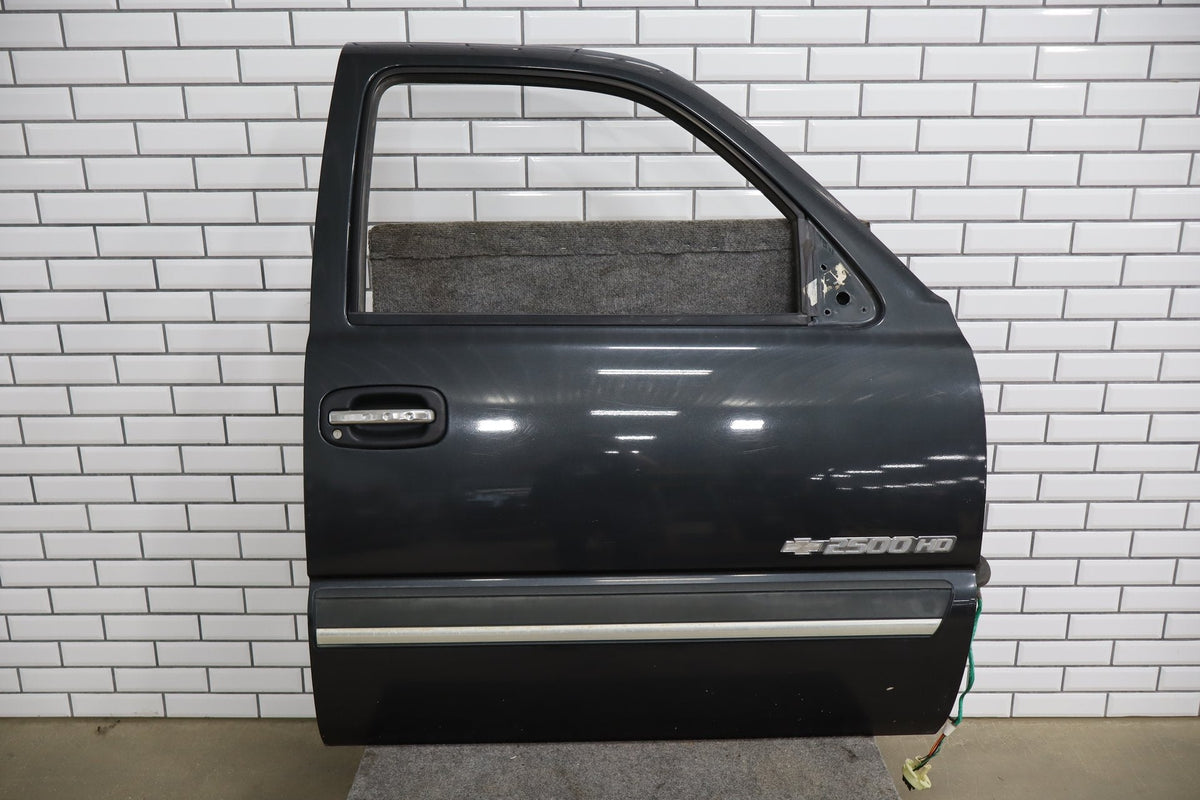 99-07 Chevy GMC Truck SUV GMT800 Right Front Door Black 41U