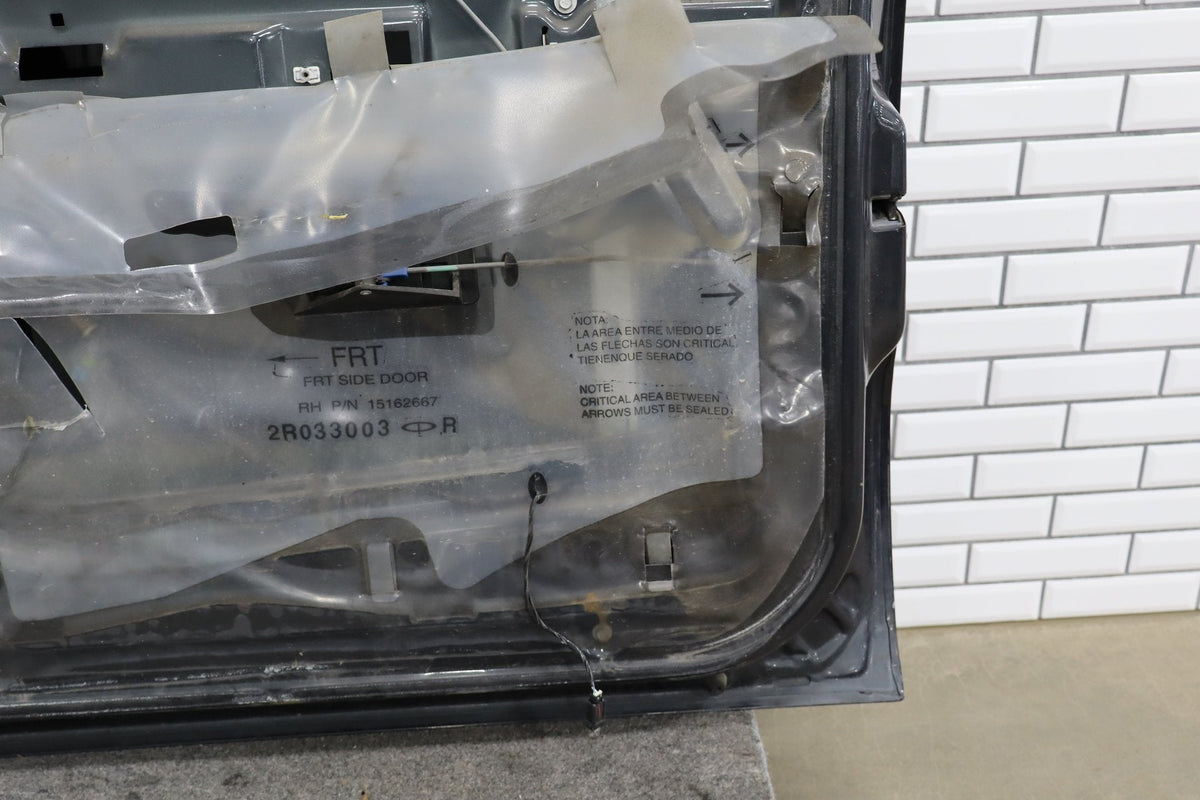 99-07 Chevy GMC Truck SUV GMT800 Right Front Door Black 41U