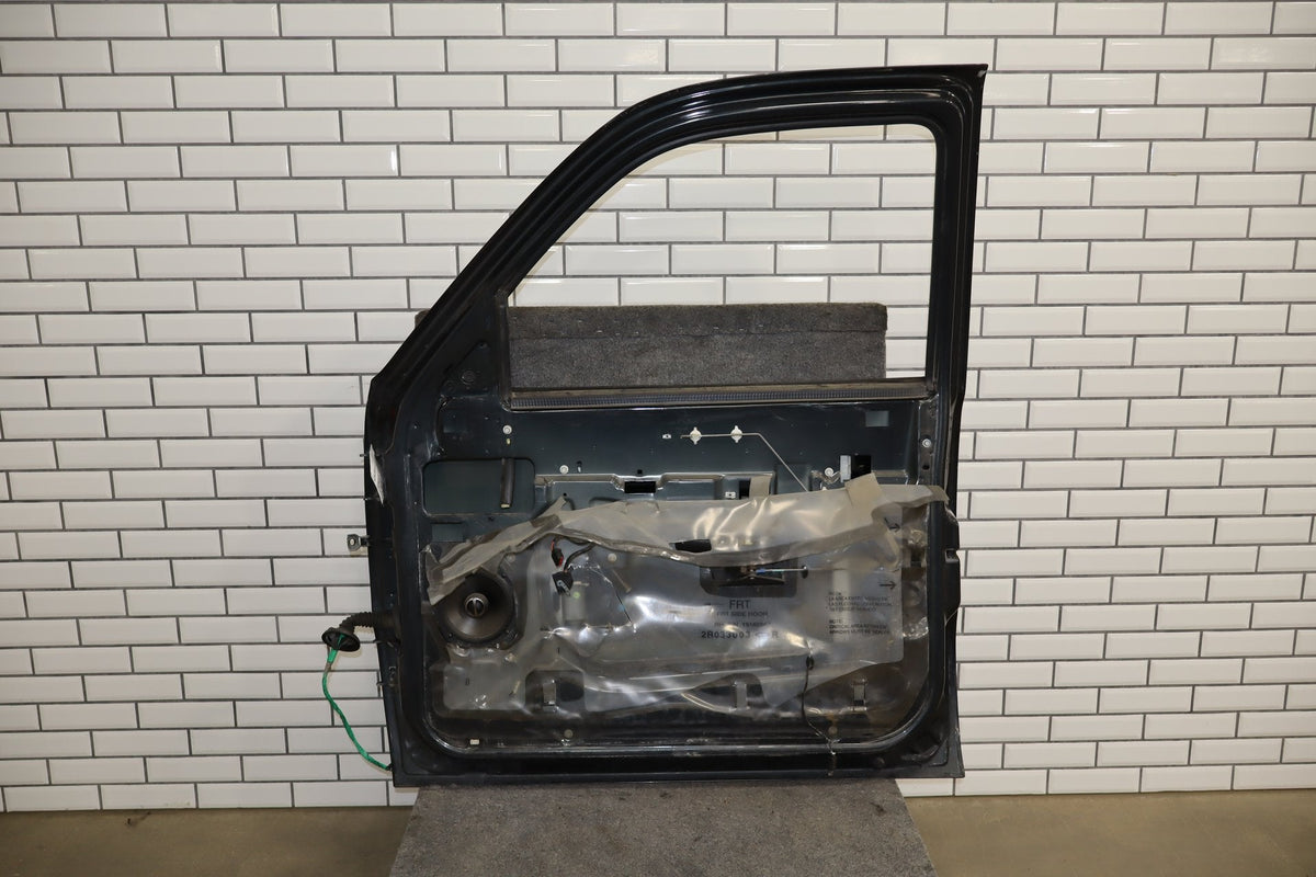 99-07 Chevy GMC Truck SUV GMT800 Right Front Door Black 41U