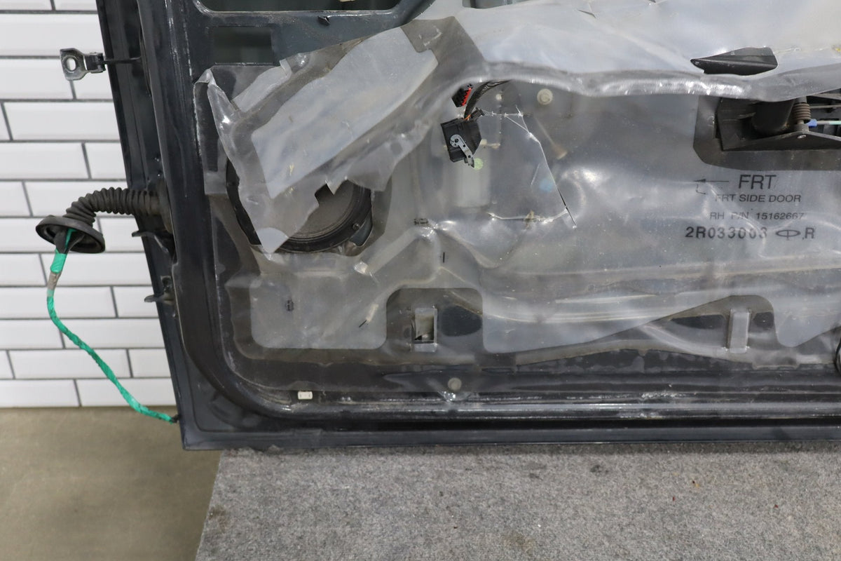 99-07 Chevy GMC Truck SUV GMT800 Right Front Door Black 41U