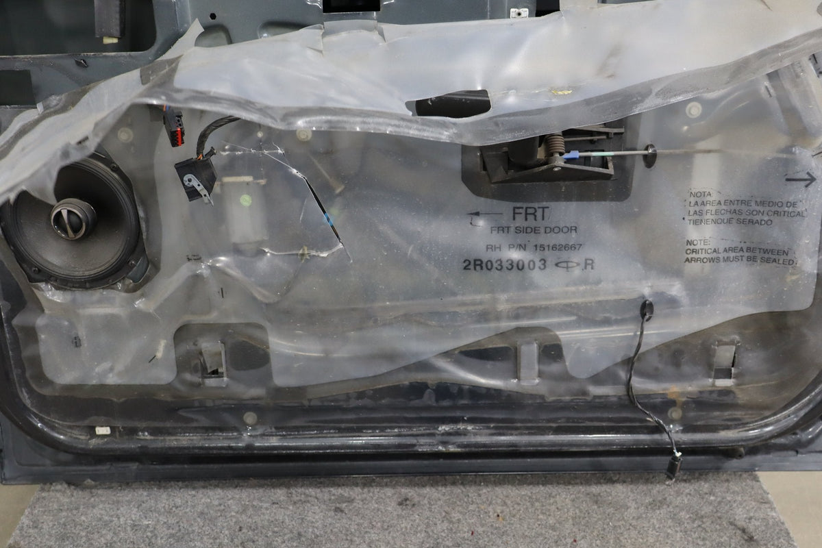 99-07 Chevy GMC Truck SUV GMT800 Right Front Door Black 41U