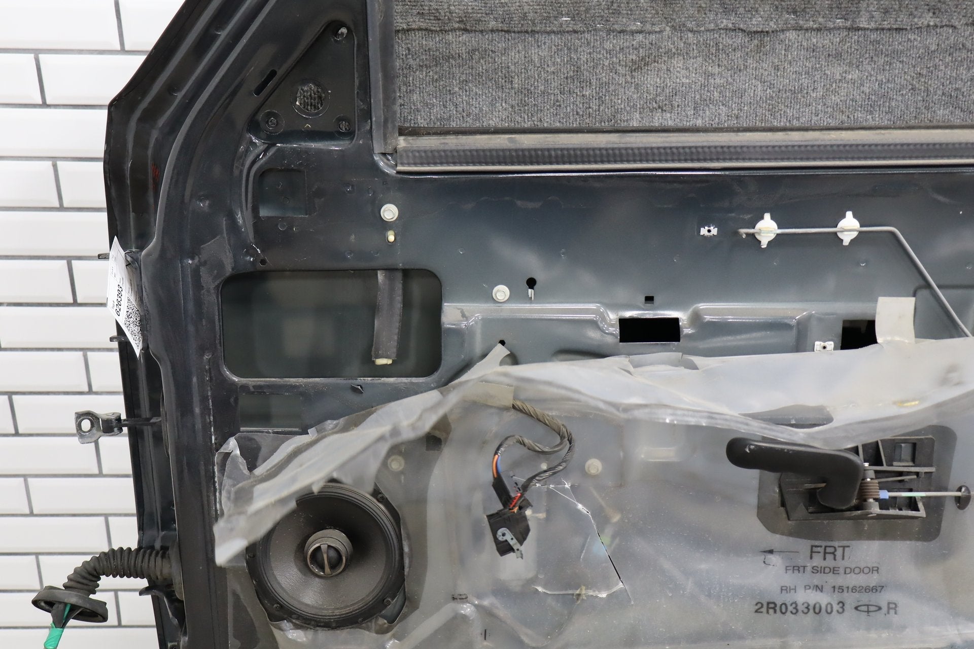 99-07 Chevy GMC Truck SUV GMT800 Right Front Door Black 41U