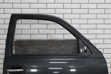 99-07 Chevy GMC Truck SUV GMT800 Right Front Door Black 41U
