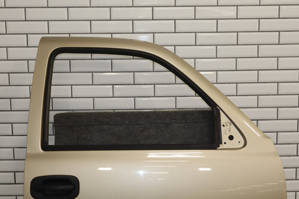 99-07 Chevy GMC Truck SUV GMT800 Right Front Door {Exterior Color} {Paint Code}