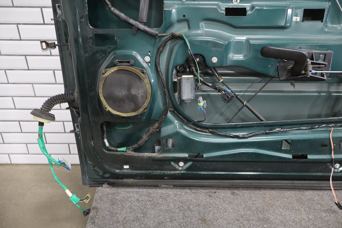 99-07 Chevy GMC Truck SUV GMT800 Right Front Door Forest Green 47