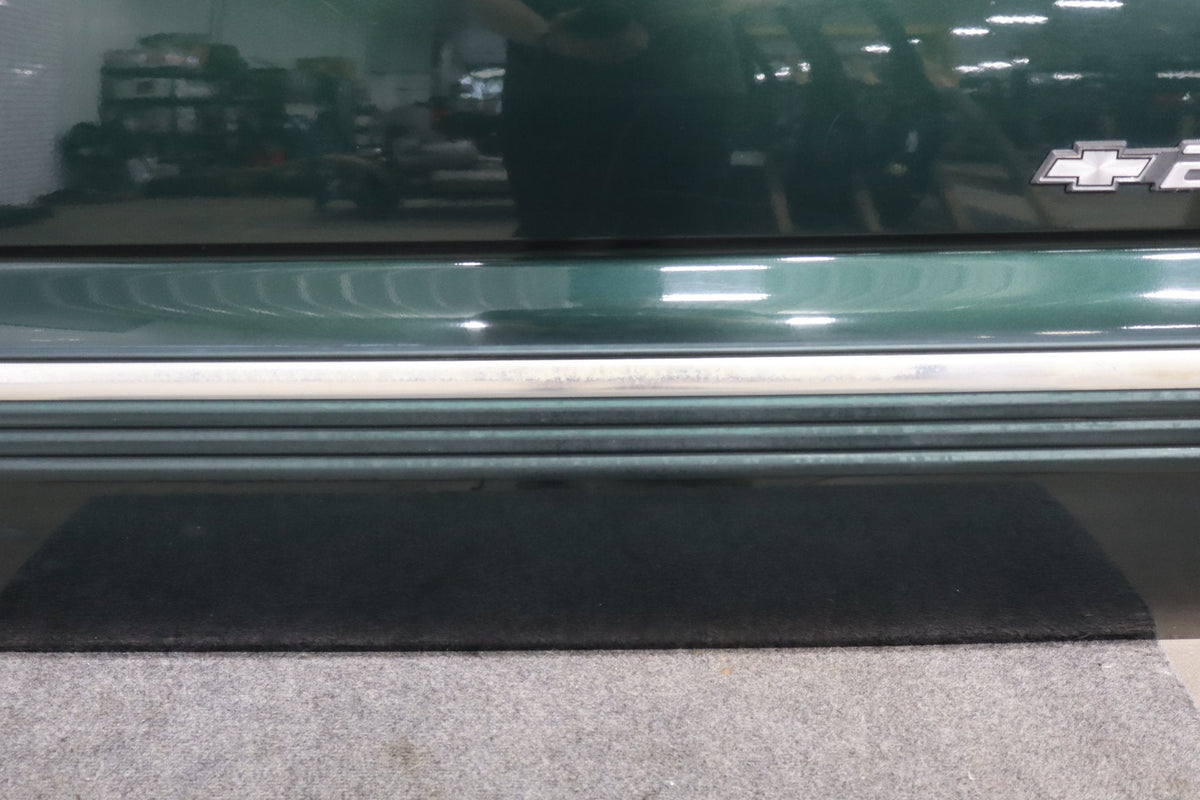 99-07 Chevy GMC Truck SUV GMT800 Right Front Door Forest Green 47