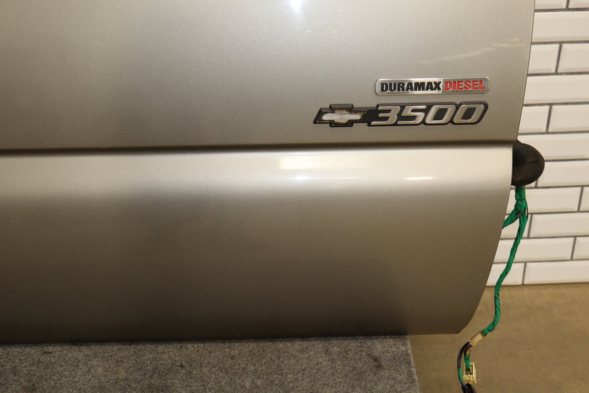 99-07 Chevy GMC Truck SUV GMT800 Right Front Door Light Pewter 11