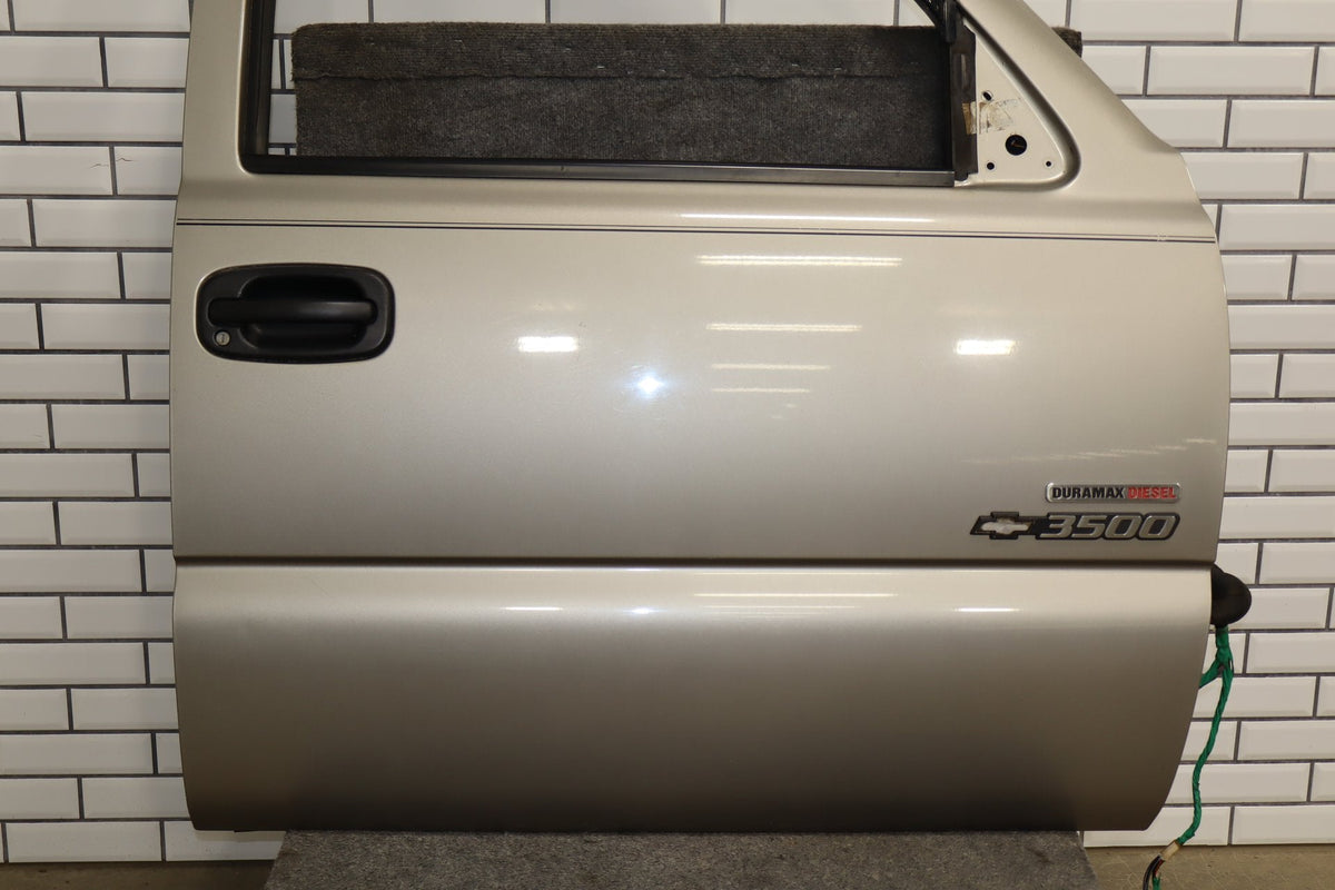 99-07 Chevy GMC Truck SUV GMT800 Right Front Door Light Pewter 11