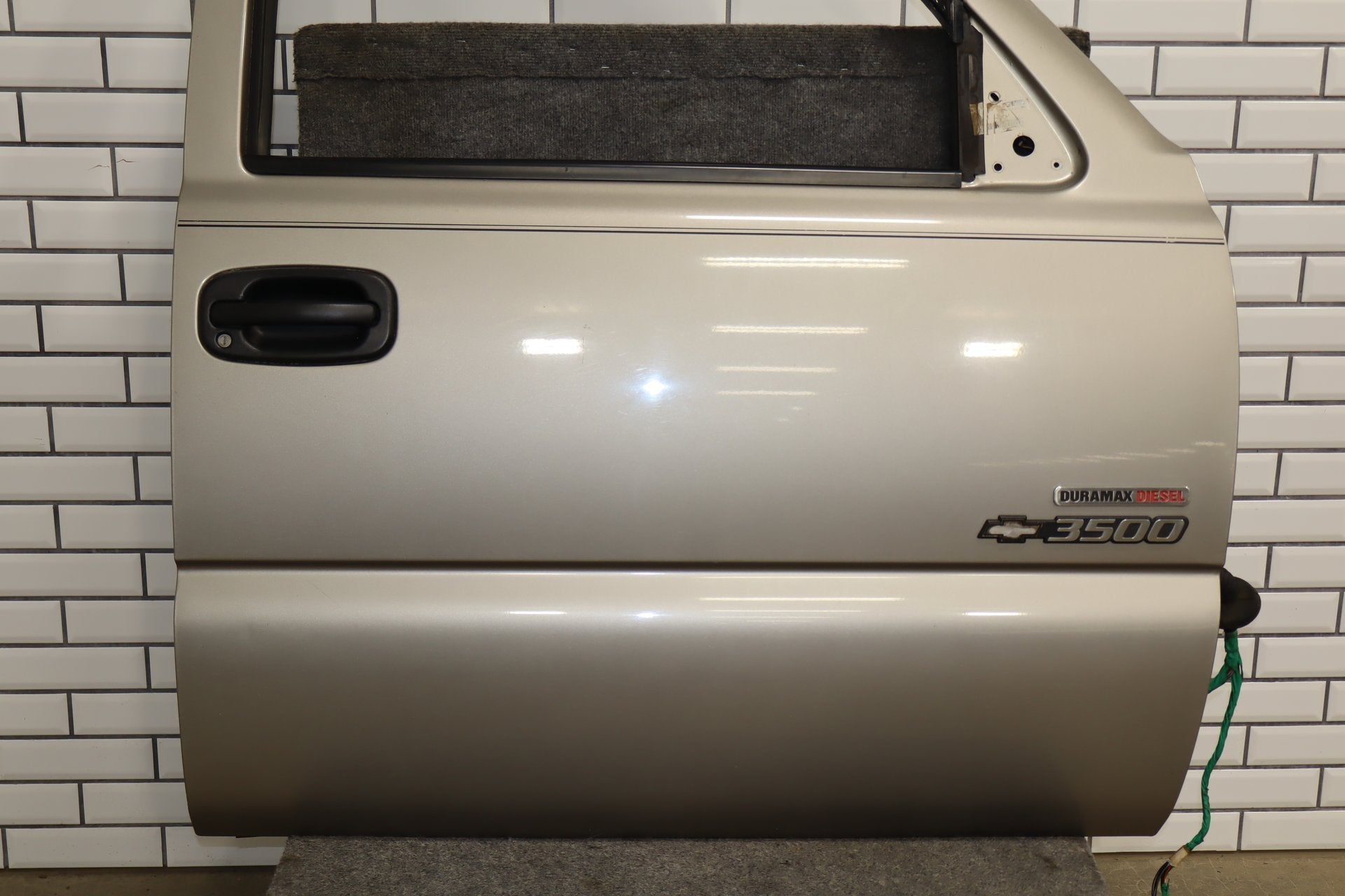 99-07 Chevy GMC Truck SUV GMT800 Right Front Door Light Pewter 11