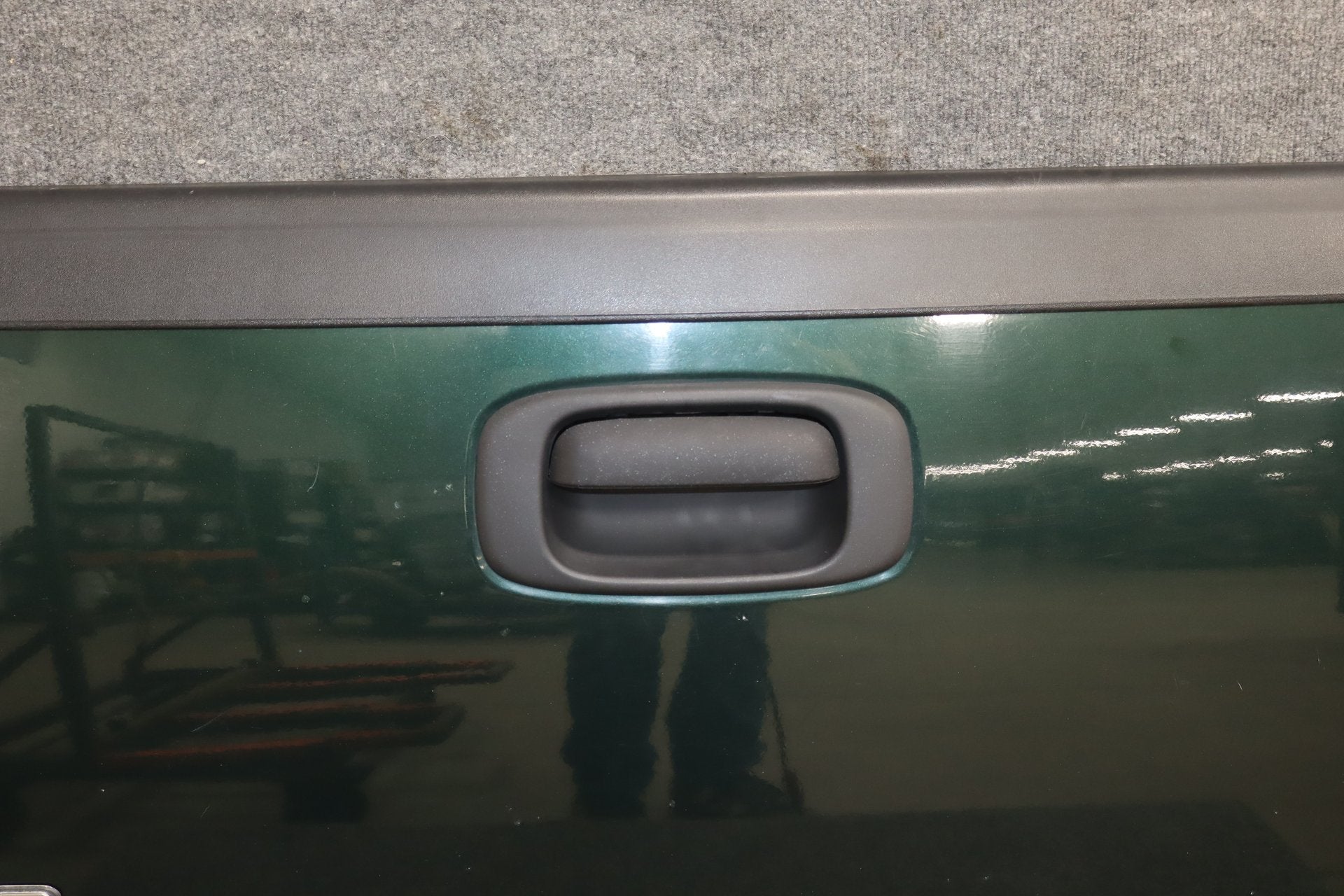 99-07 Chevy Silverado GMC Sierra GMT800 OEM Tailgate Forest Green 47