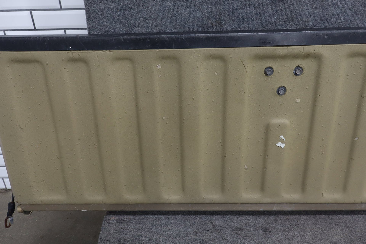 99-07 Chevy Silverado GMC Sierra GMT800 OEM Tailgate sand beige metallic 15u
