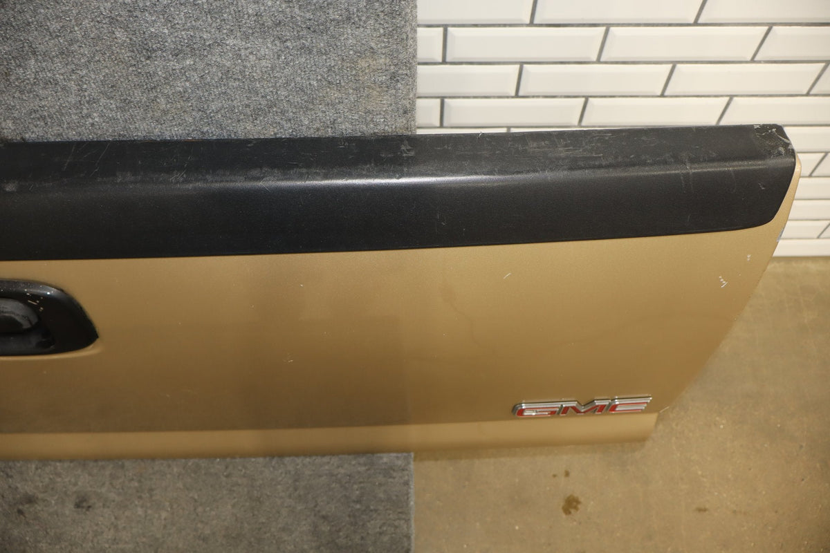 99-07 Chevy Silverado GMC Sierra GMT800 OEM Tailgate sand beige metallic 15u