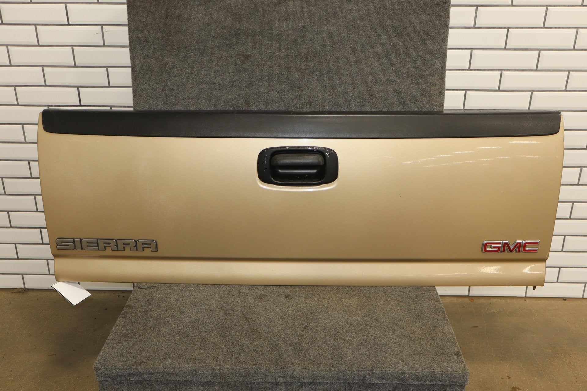 99-07 Chevy Silverado GMC Sierra GMT800 OEM Tailgate sand beige metallic 15u