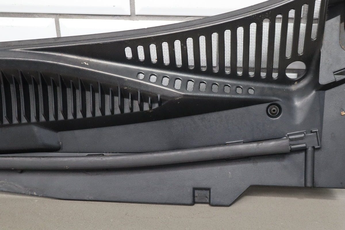 99-07 Chevy Silverado Sierra GMT800 Cowl Vent Panel Black