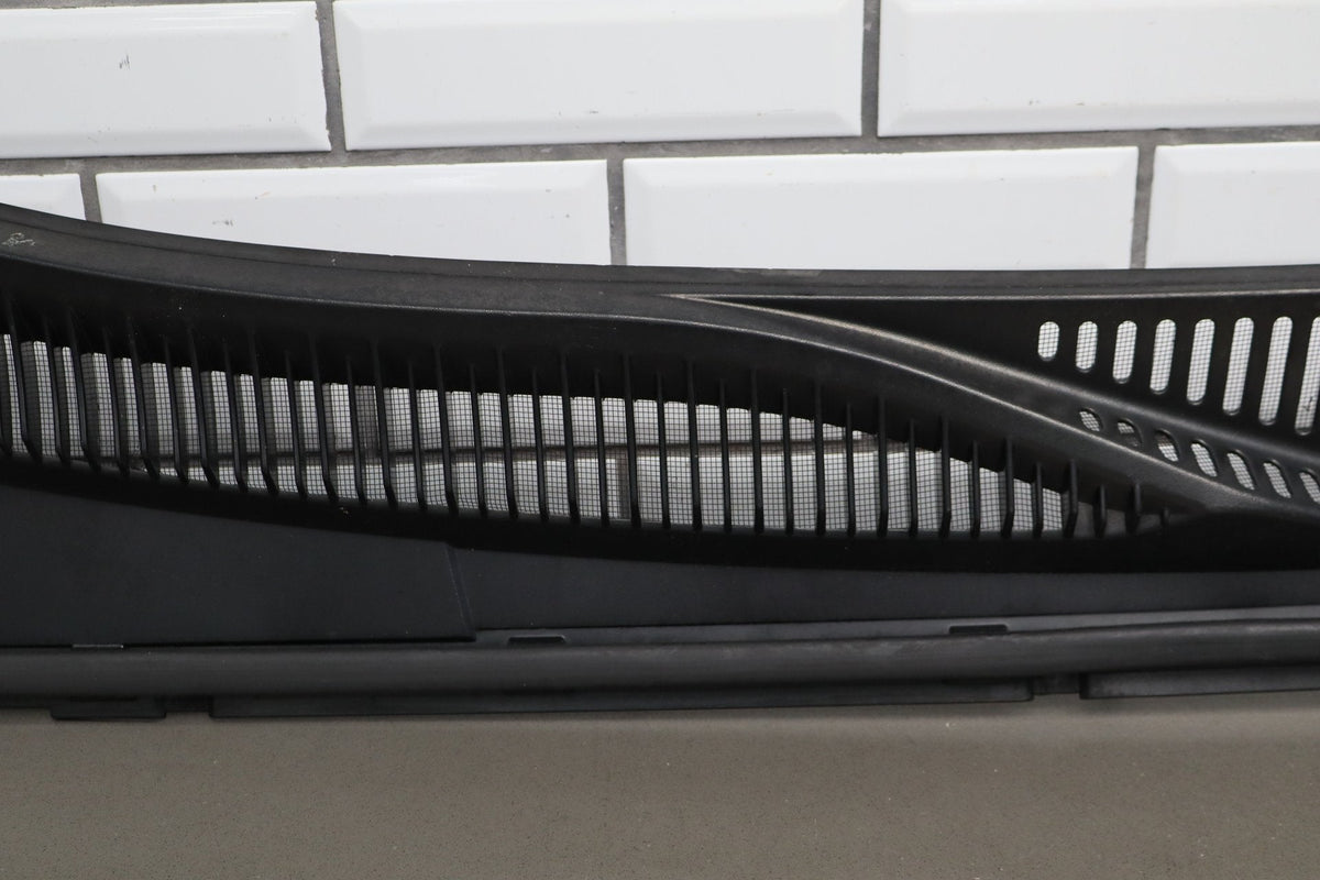 99-07 Chevy Silverado Sierra GMT800 Cowl Vent Panel Black