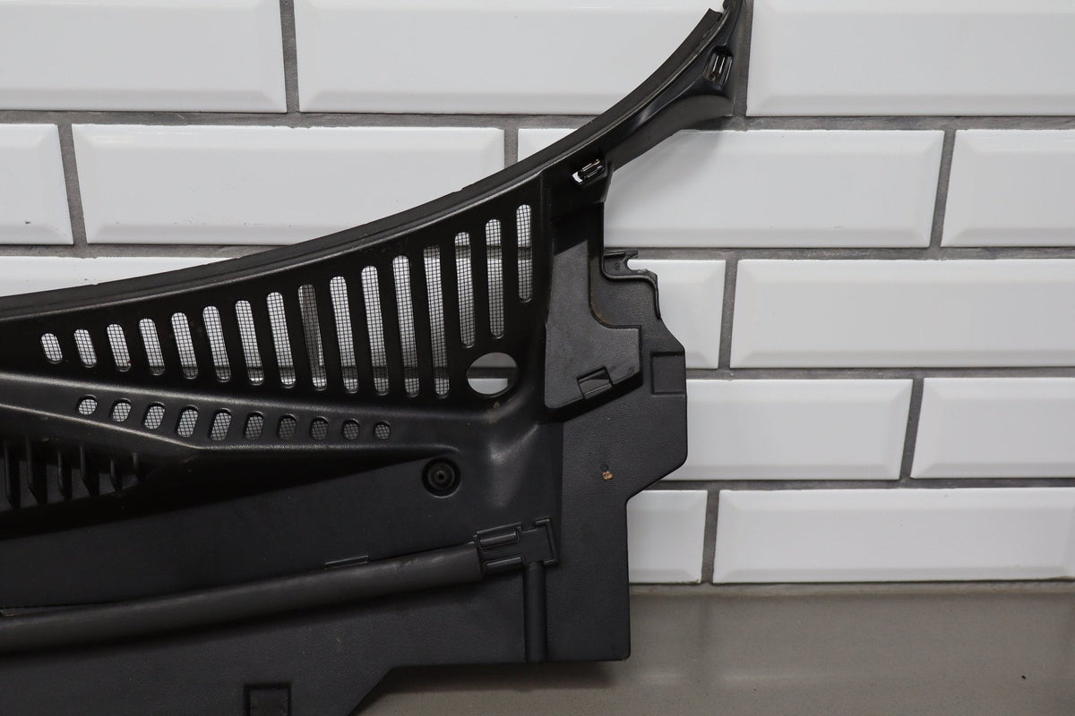 99-07 Chevy Silverado Sierra GMT800 Cowl Vent Panel Black