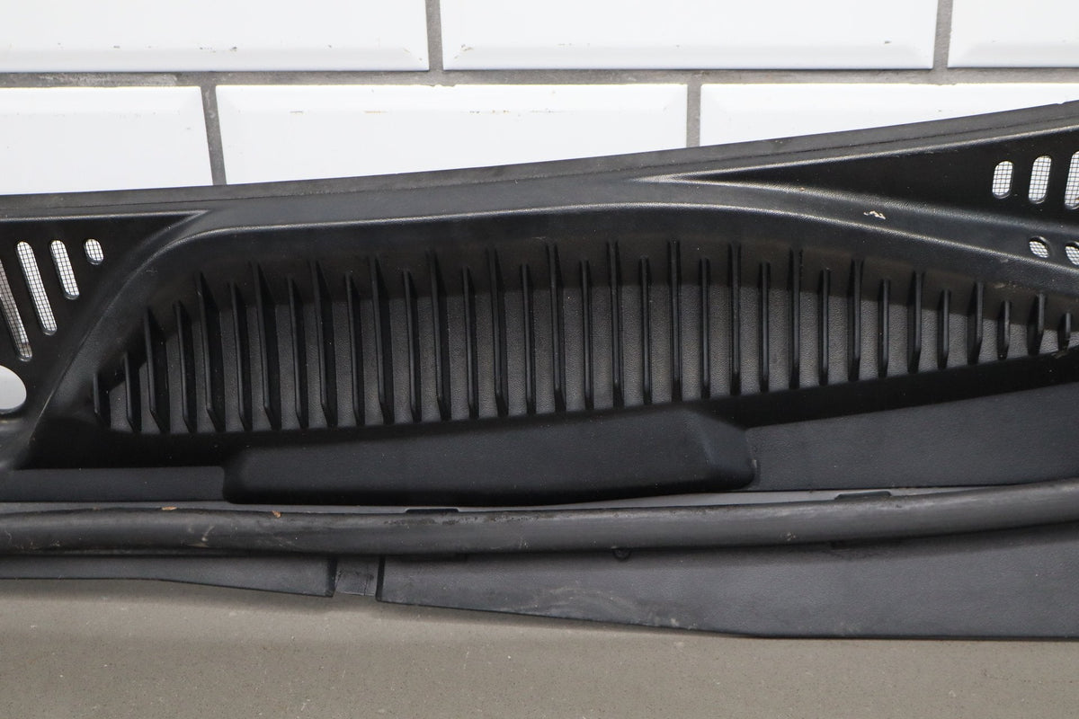 99-07 Chevy Silverado Sierra GMT800 Cowl Vent Panel Black