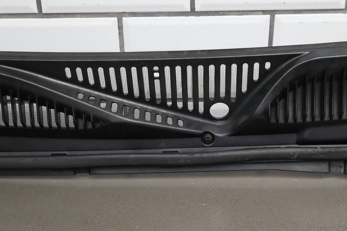 99-07 Chevy Silverado Sierra GMT800 Cowl Vent Panel Black