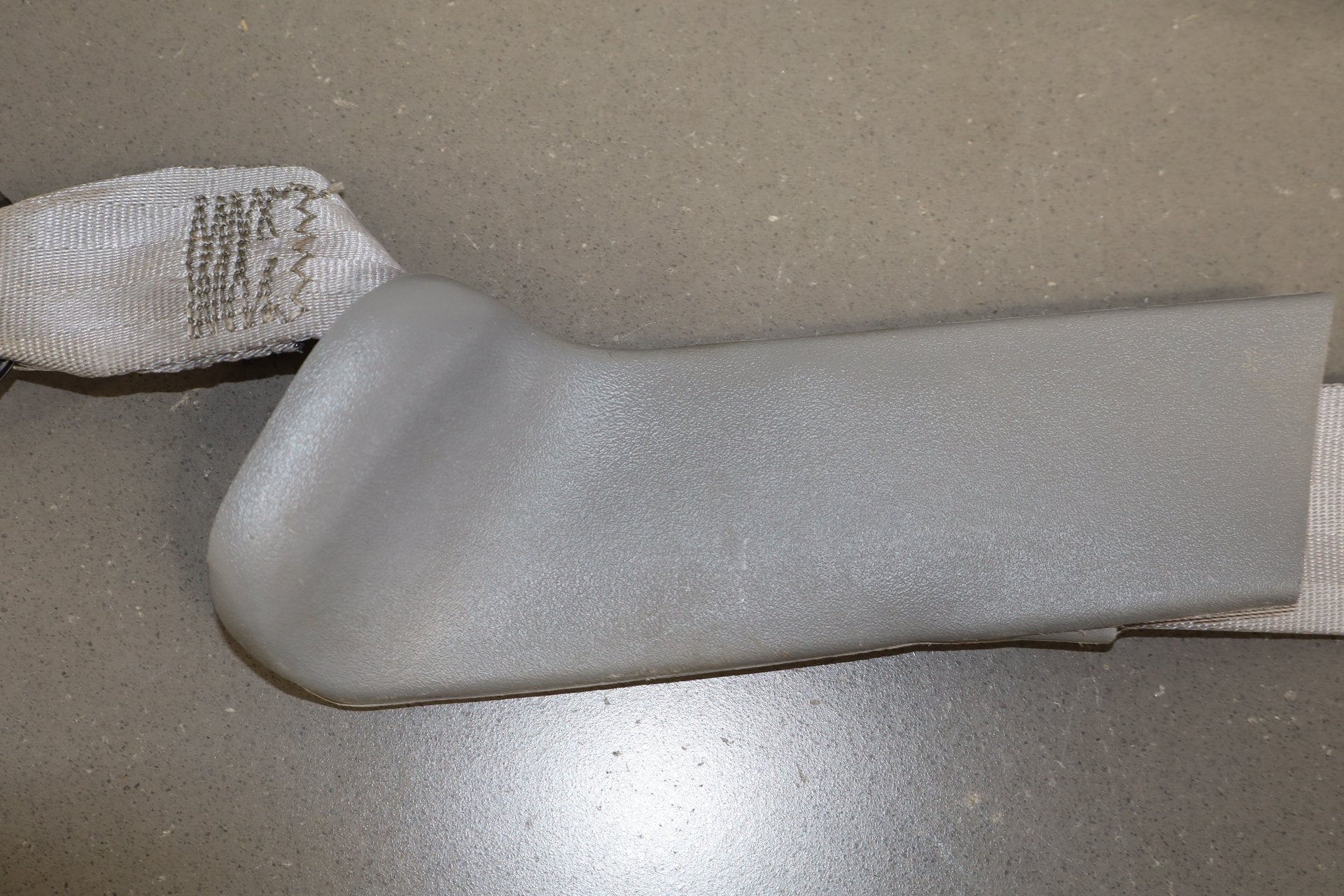 99-07 Ford F-250 Super Duty Crew Cab Right Rear Seat belt Medium Flint 52