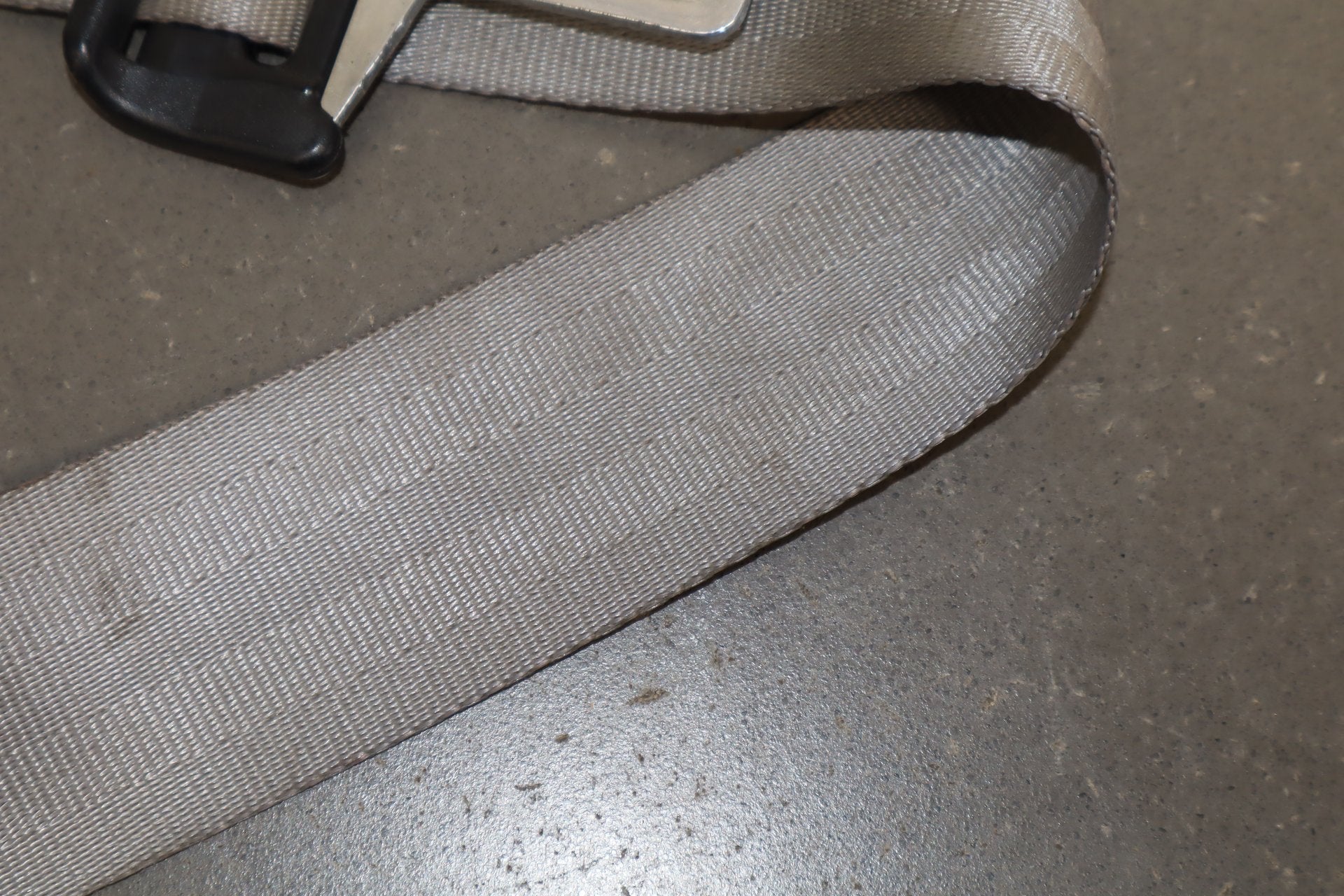 99-07 Ford F-250 Super Duty Crew Cab Right Rear Seat belt Medium Flint 52