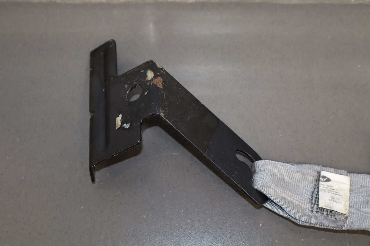 99-07 Ford F-250 Super Duty Crew Cab Right Rear Seat belt Medium Flint 52
