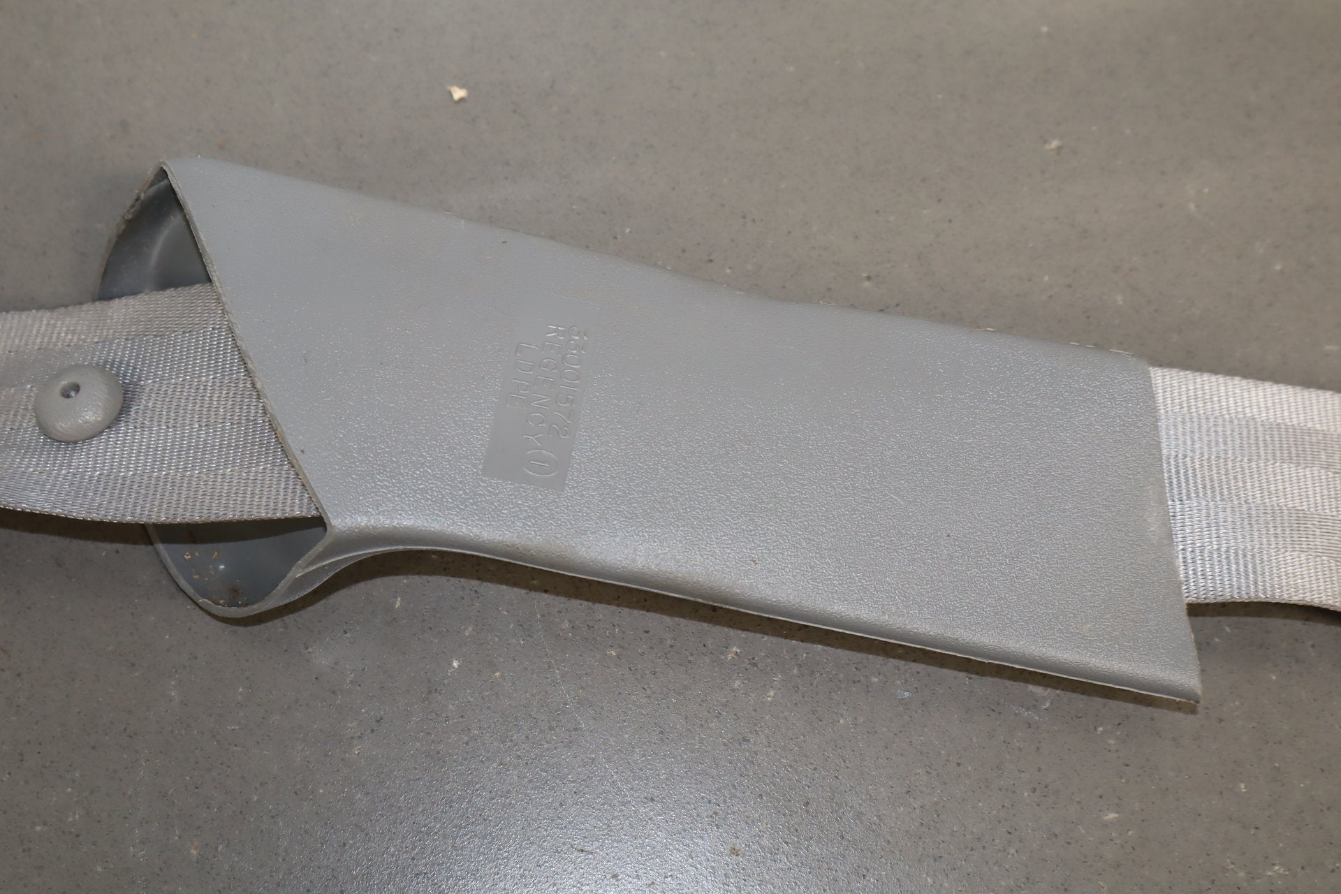 99-07 Ford F-250 Super Duty Crew Cab Right Rear Seat belt Medium Flint 52
