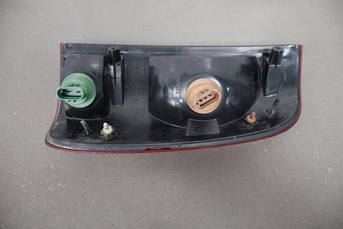 99-07 Ford F250 F350 Super Duty LH Tail Light Styleside OEM