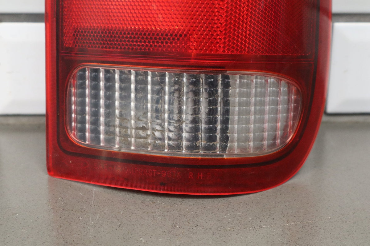 99-07 Ford F250 F350 Super Duty RH Tail Light Styleside OEM