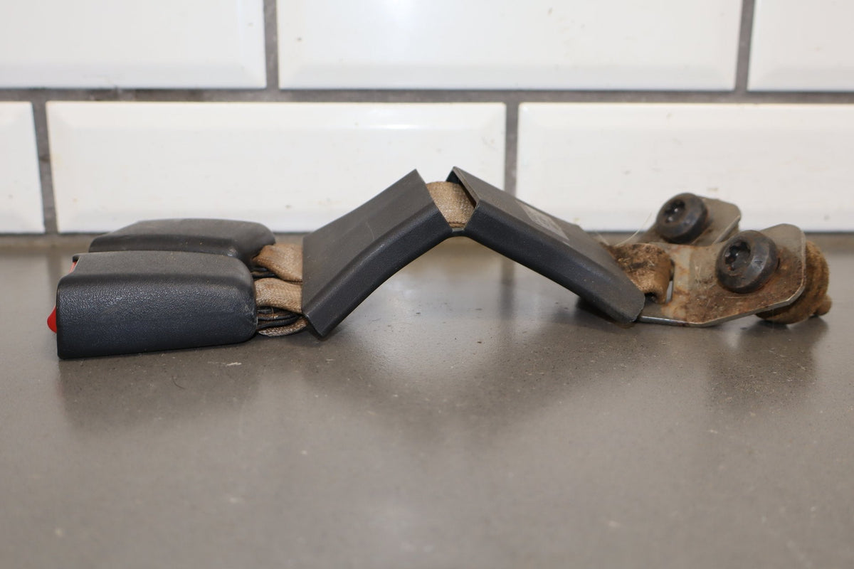 99-07 Ford F250 Super Duty Crew Cab Rear Center Seat Belt Buckle