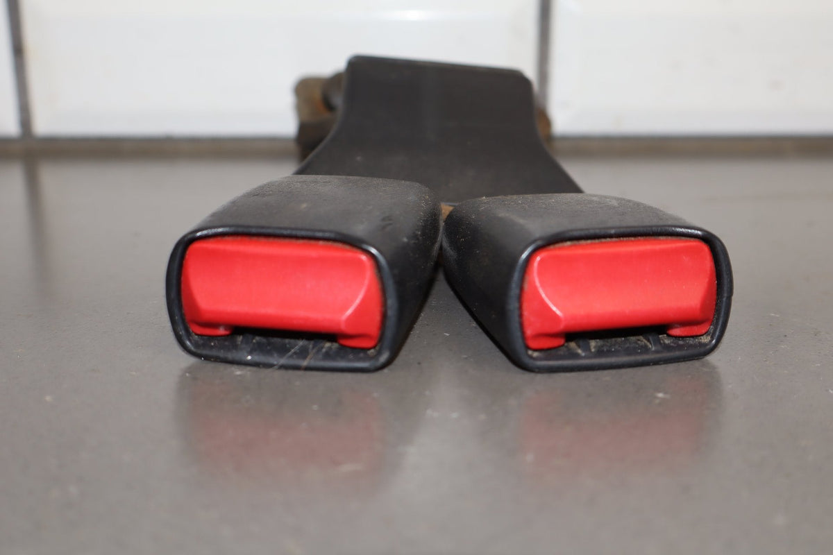 99-07 Ford F250 Super Duty Crew Cab Rear Center Seat Belt Buckle
