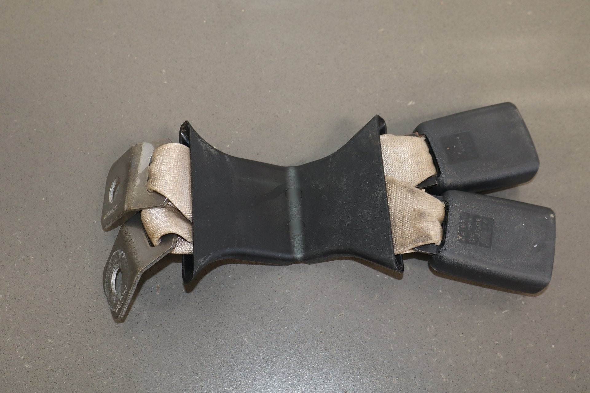 99-07 Ford F350 Super Duty Crew Cab Rear Seat Belt Buckle Set OEM